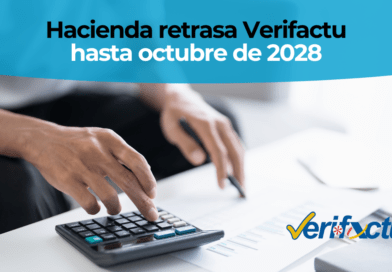 Factura de una tienda online con código QR adaptada a Verifactu en la pantalla de un portátil